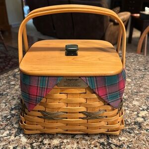 Longaberger Christmas Collection 2000 Edition Deck the Halls Basket.